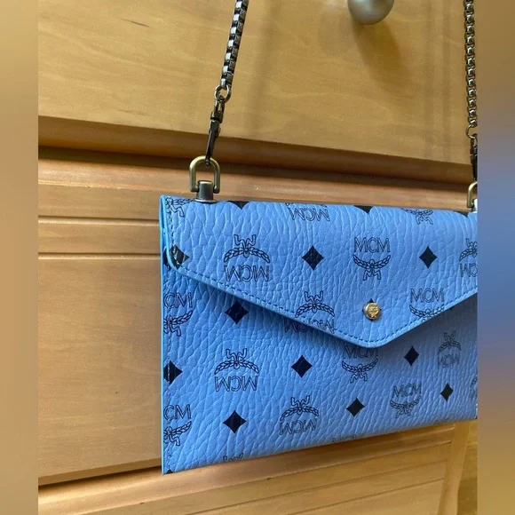 MCM powder blue beauty bag converted into a crossbody bag - Picture 2 of 11